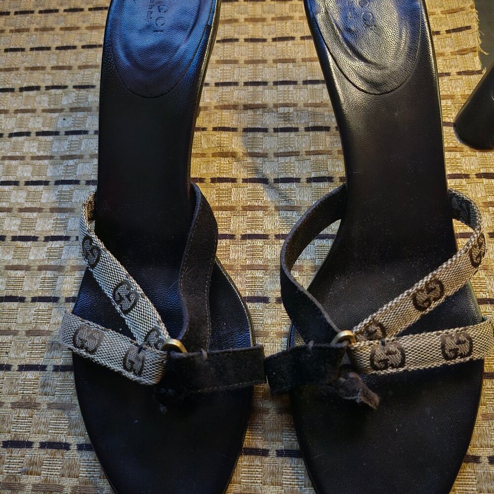 Authentic gucci monogram strappy thong heel